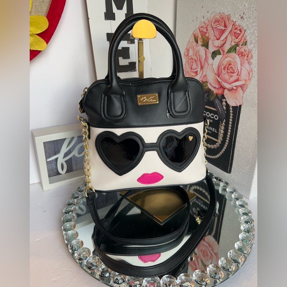 Betsey Johnson NWOT Black and White with Heart Sunglasses crossbody bag - Picture 5 of 12